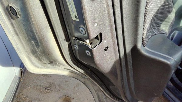 2013-2017 Nissan Versa Driver Left Rear Door Latch With Rods/Cables Oem Back — photo 2