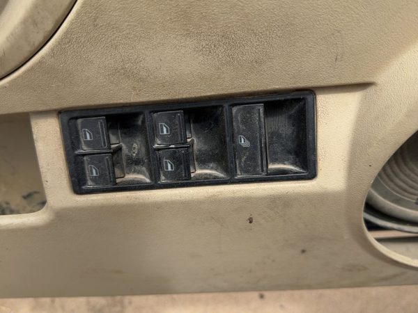 03-10 Beetle Convertible Driver Left Front Power Window Master Control Switch — photo 3