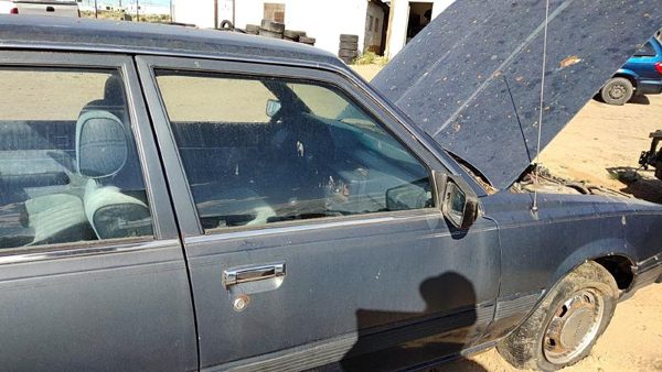 1986 Toyota Camry Front Door RH Gray — photo 6