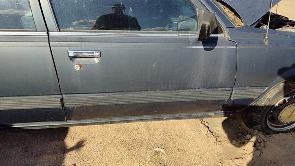 1986 Toyota Camry Front Door RH Gray — photo 4