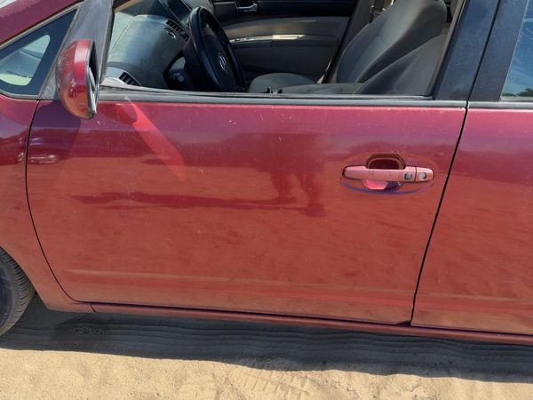 2005 Toyota Prius Front Door LH Salsa Red 3Q3 — photo 2