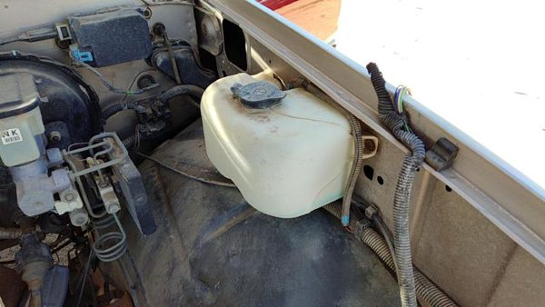 1992 GMC Sierra Washer Bottle 2500 — photo 2