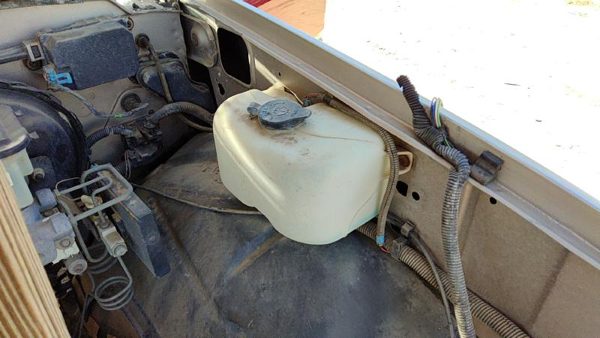 1992 GMC Sierra Washer Bottle 2500 — photo 4