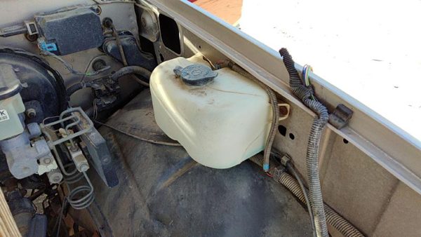 1992 GMC Sierra Washer Bottle 2500 — photo 3
