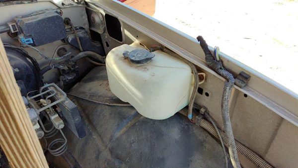 1992 GMC Sierra Washer Bottle 2500 — photo 5