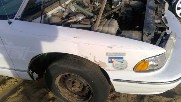 1994 Chevrolet Caprice Fender RH Chevy White Big Dent — photo 5