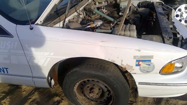 1994 Chevrolet Caprice Fender RH Chevy White Big Dent — photo 3