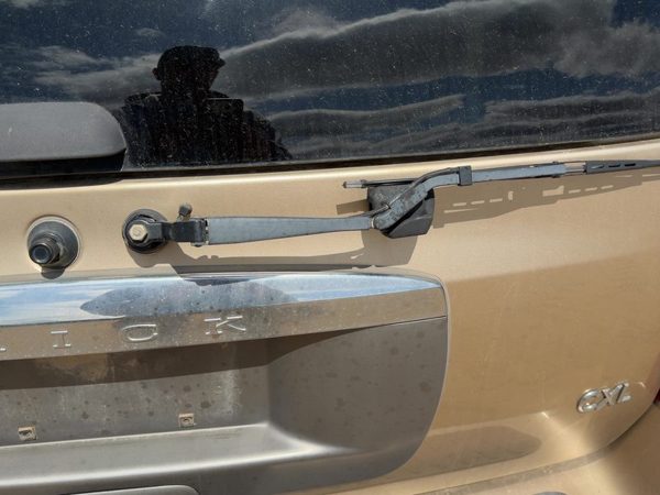 04-06 Buick Rainier Back Glass Wiper Arm Oem Rear Window Blade Liftgate Hatch — photo 2