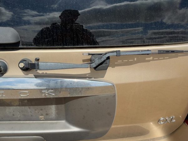 04-06 Buick Rainier Back Glass Wiper Arm Oem Rear Window Blade Liftgate Hatch — photo 3