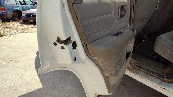 1995-2005 S10 Blazer Driver Left Rear Door Latch With Rods/Cables Oem Back — photo 1