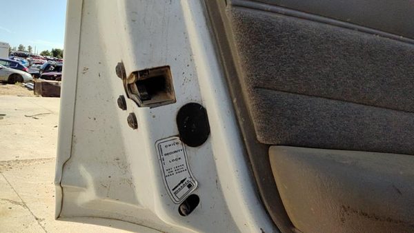 1995-2005 S10 Blazer Driver Left Rear Door Latch With Rods/Cables Oem Back — photo 3