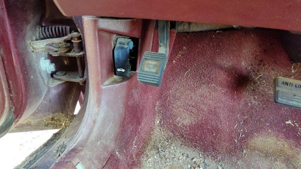 1997-1999 Buick Lesabre Driver Left Lower Kick Trim Panel Oem Red — photo 3