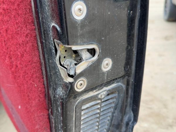 92-99 Chevy Silverado 1500 Passenger Right Front Door Latch With Rods/Cables Oem — photo 2