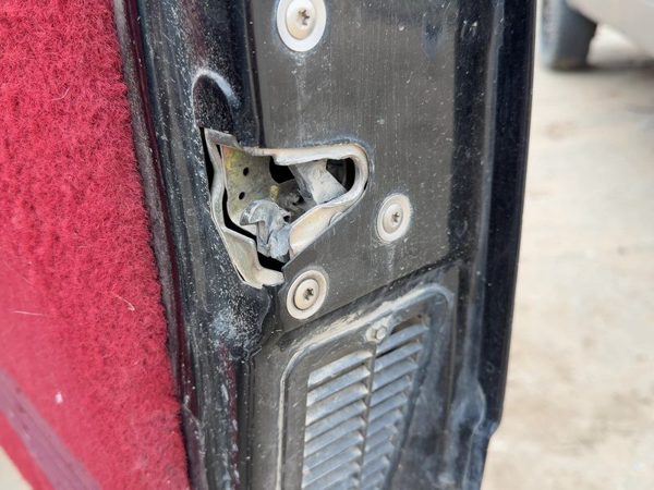 92-99 Chevy Silverado 1500 Passenger Right Front Door Latch With Rods/Cables Oem — photo 3