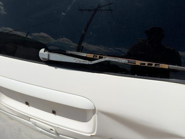 96-00 Town & Country Back Glass Wiper Arm Oem Rear Window Blade Liftgate Hatch — photo 1