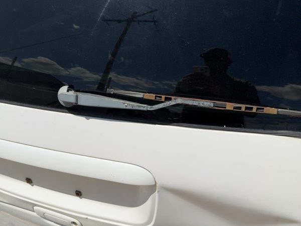 96-00 Town & Country Back Glass Wiper Arm Oem Rear Window Blade Liftgate Hatch — photo 2