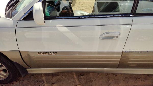 2000 Subaru Legacy Front Door LH White 8Y3 — photo 4