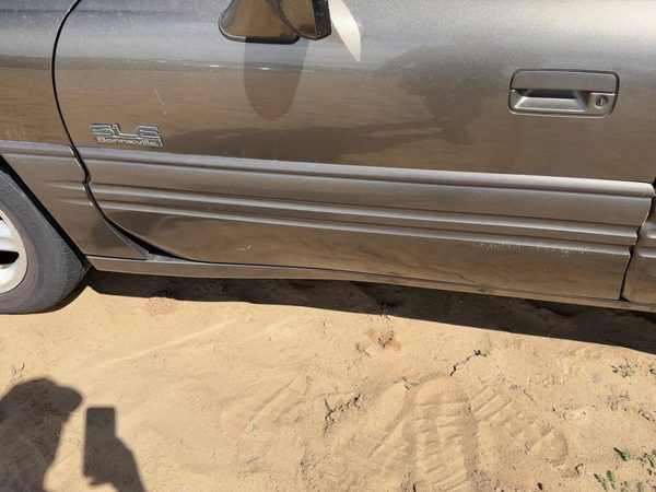 1999 Pontiac Bonneville Driver Left Front Moulding From Door Oem Gold — photo 1