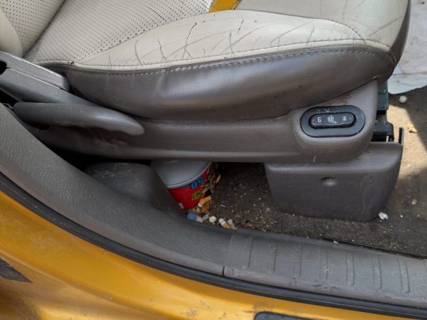 02 Pt Cruiser Passenger Right Side Power Seat Switch Trim Panel Taupe/Beige Fl — photo 5