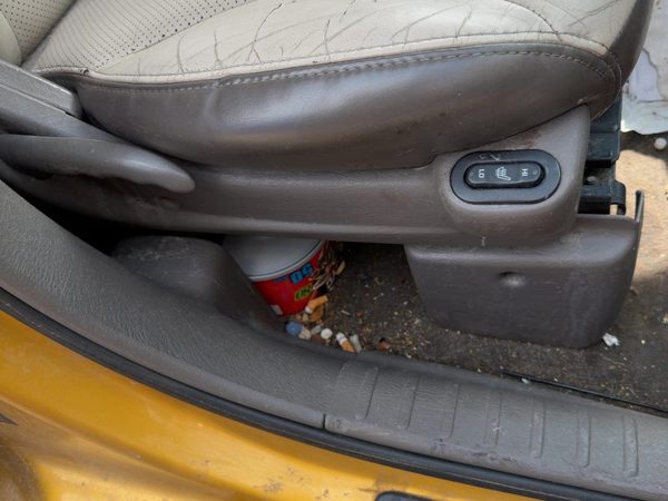 02 Pt Cruiser Passenger Right Side Power Seat Switch Trim Panel Taupe/Beige Fl — photo 4