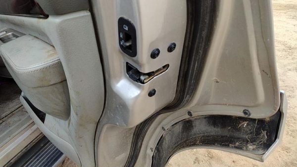 2003 Lincoln Aviator Passenger Right Rear Door Latch With Rods/Cables Oem Back — photo 4