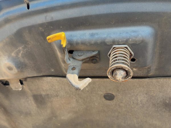 2002-2007 Saturn Vue Hood Release Lever Catch Cable Assembly OEM 15291964 — photo 3