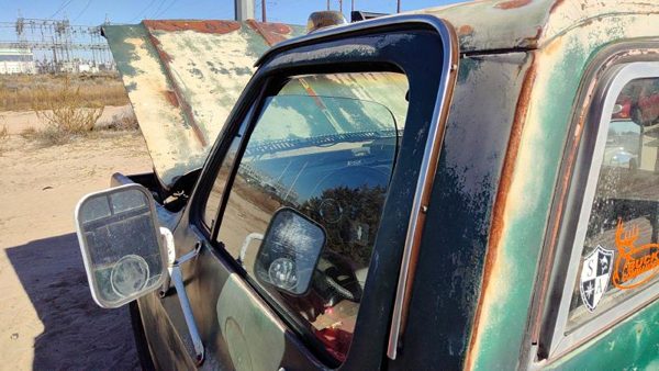 1976 GMC Jimmy Front Door LH Green 00373302 — photo 2