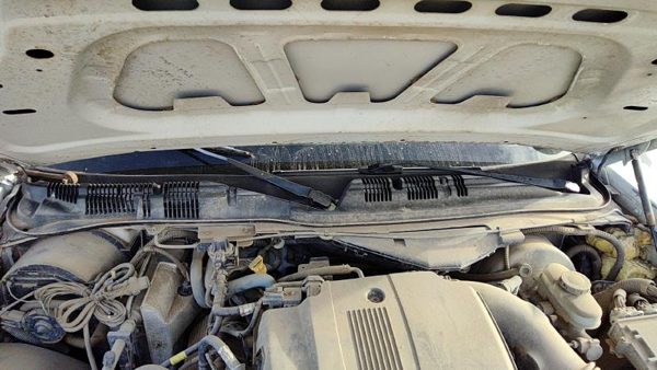 2003-2011 Ford Crown Vic Windshield Wiper Cowl Vent Trim Panel Oem Cover — photo 1