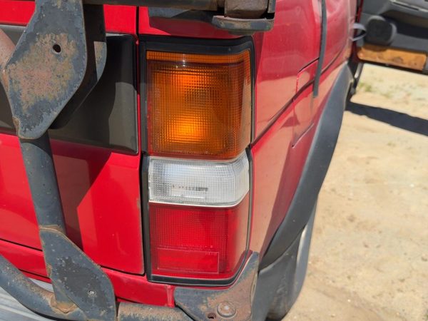 1990-1995 Nissan Pathfinder Passenger Right Outer Tail Light Brake Lamp Rear OEM — photo 2