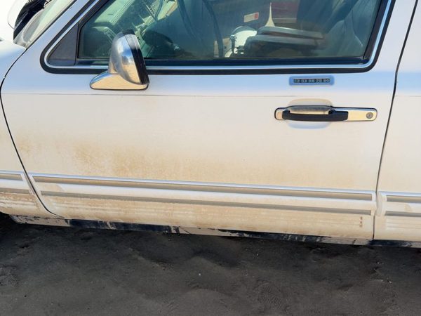 1994 Lincoln Town Car Front Door LH White Wt — photo 1