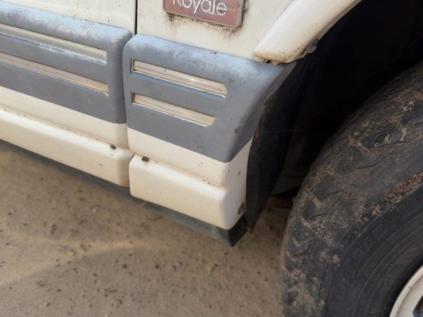1993 Olds Eighty Eight Passenger Right Moulding From Fender Oem Trim Strip White — photo 2