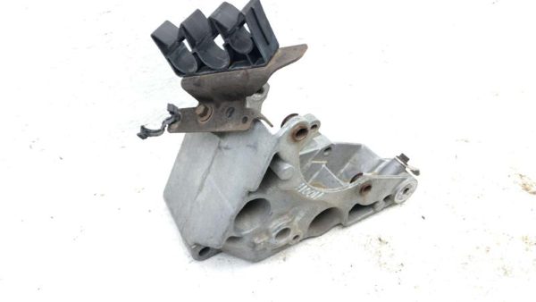 1998 342.GM8598 Alternator Bracket 5.7L 10236997 — photo 2