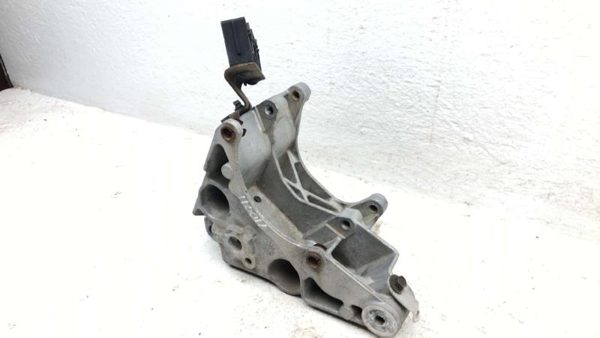 1998 342.GM8598 Alternator Bracket 5.7L 10236997 — photo 4