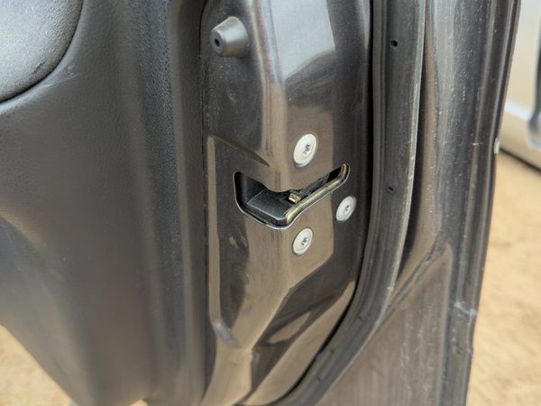 2002-2006 Nissan Altima Passenger Right Front Door Latch With Rods/Cables Oem — photo 3