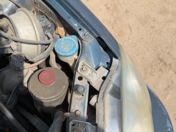1996-2000 Honda Civic Windshield Washer Fluid Reservoir With Pump Oem Wiper Tank — photo 2