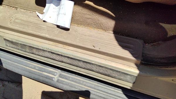 1998-1999 Lincoln Navigator Driver Left Lower Kick Trim Panel Oem Tan Kx — photo 3