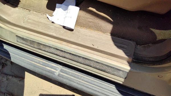1998-1999 Lincoln Navigator Driver Left Lower Kick Trim Panel Oem Tan Kx — photo 2