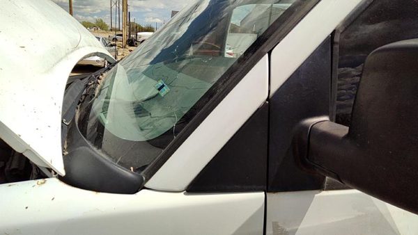 2012 Chevy Express Van Driver Left Moulding From Fender Oem Trim Strip White 50U — photo 1