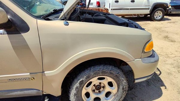 1998 Lincoln Navigator Fender RH Gold Bi — photo 4