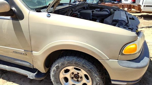 1998 Lincoln Navigator Fender RH Gold Bi — photo 1