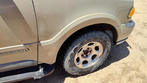 1998 Lincoln Navigator Fender RH Gold Bi — photo 6