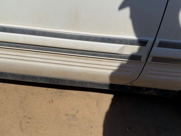 90-94 Town Car Passenger Right Front Moulding From Door Oem Trim Strip White Wt — photo 2