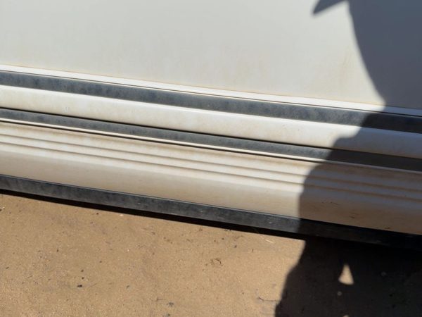 90-94 Town Car Passenger Right Front Moulding From Door Oem Trim Strip White Wt — photo 4