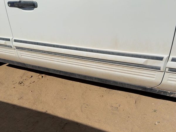 90-94 Town Car Passenger Right Front Moulding From Door Oem Trim Strip White Wt — photo 1