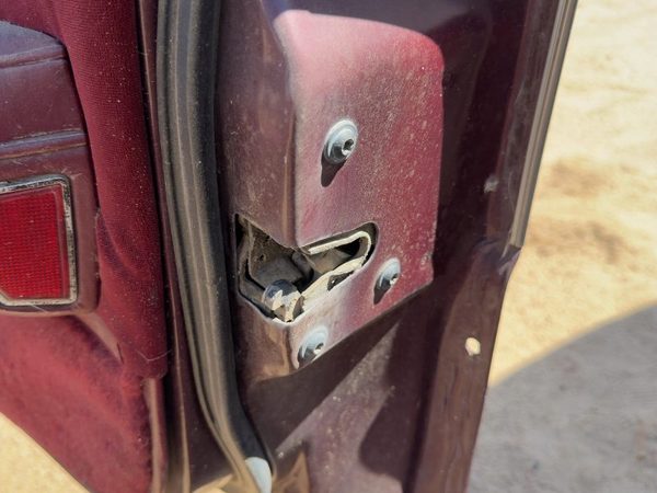 85-90 Buick Park Ave Passenger Right Front Door Latch With Rods/Cables Oem — photo 3