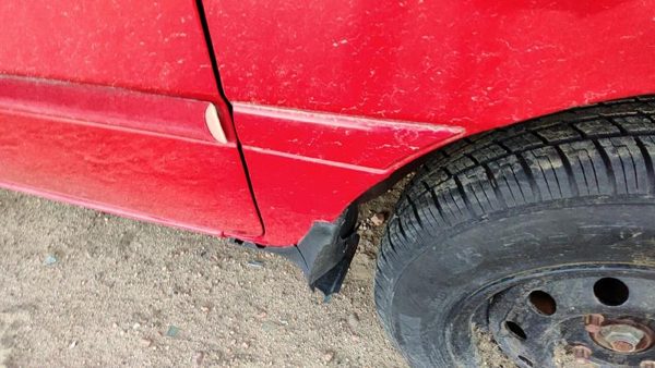 94-97 Ford Aspire Passenger Right Moulding From Fender Oem Trim Strip Red — photo 4
