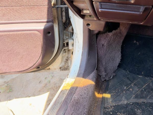 1986-1989 Honda Accord Lx Driver Left Lower Kick Trim Panel Oem Sedan Maroon — photo 1