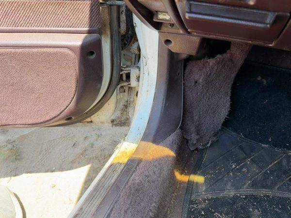 1986-1989 Honda Accord Lx Driver Left Lower Kick Trim Panel Oem Sedan Maroon — photo 2