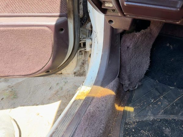 1986-1989 Honda Accord Lx Driver Left Lower Kick Trim Panel Oem Sedan Maroon — photo 3