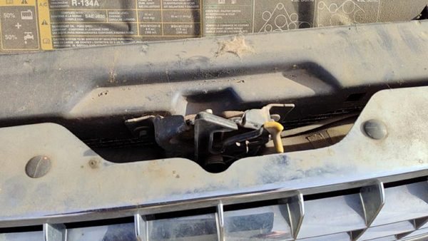 2002-2005 Ford Explorer Hood Latch Assembly With Bracket Oem 5L2z16138a — photo 2
